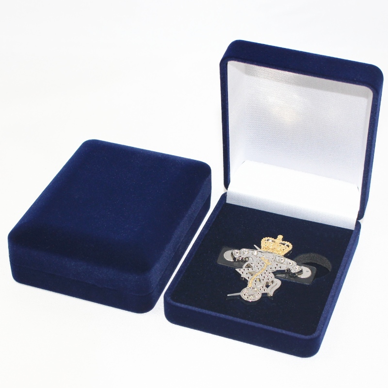 Artykuł D-22B Okrągłe aksamitne pudełko na monety, naszyjnik i znaczek, mm. 70 * 90 * 30, waga około 60g