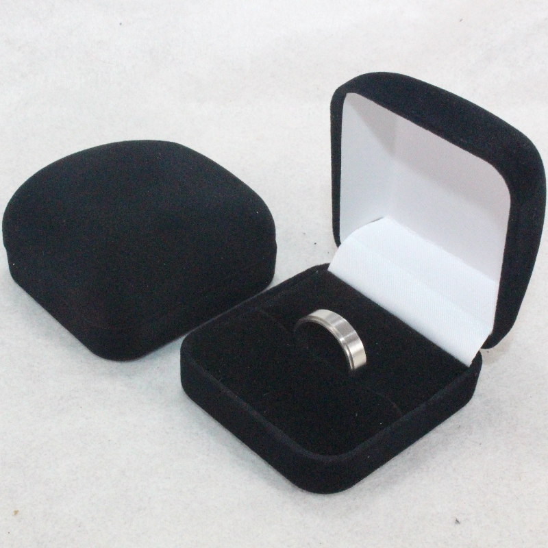 Artykuł F-2 Okrągłe aksamitne pudełko na pierścionek, znaczek i małą monetę, mm. 52 * 57 * 34, waga około 27g