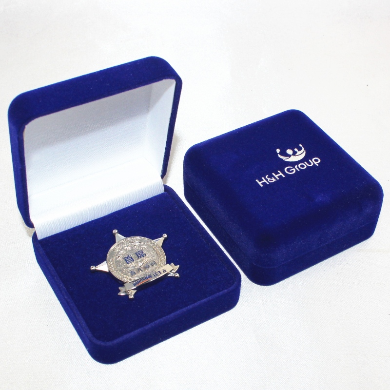 Element F-2S okrągły kształt Velvet Box dla odznaki, mm.52*57*25, wagi około 26g