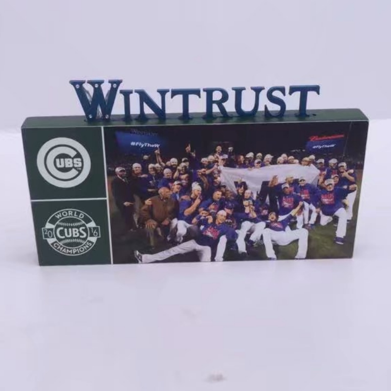 Video Board Wooden Cubs Wintrust z lampami LED