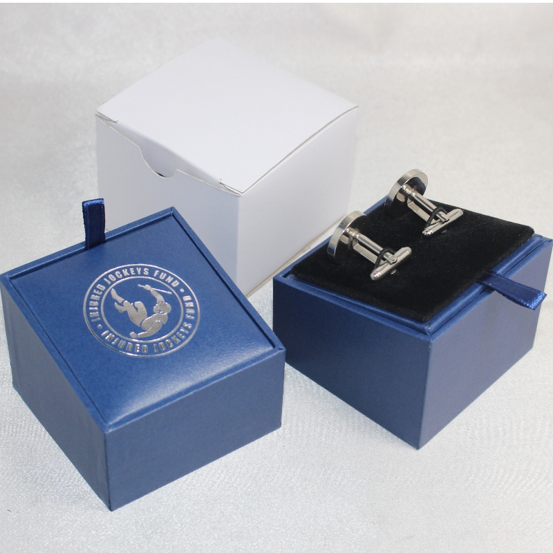 Produkt V-20X kwadratowe pudełko ze skóry PU na klipsy lub spinki do mankietów itp. Mm. 64 * 64 * 50, waży około 64g