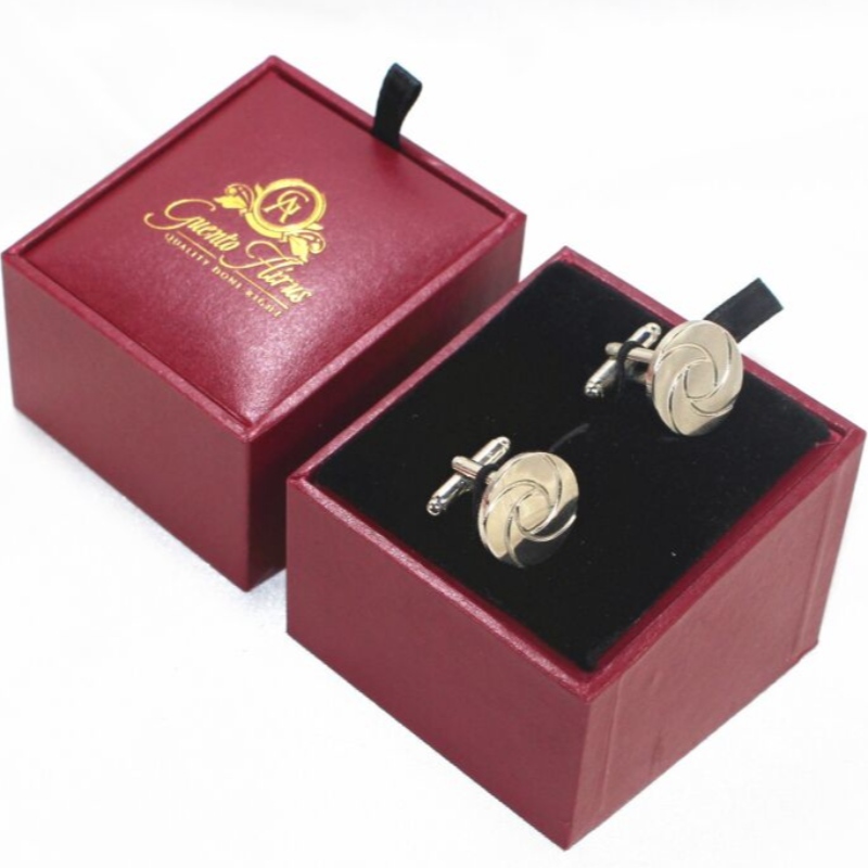 Produkt V-20X kwadratowe pudełko ze skóry PU na klipsy lub spinki do mankietów itp. Mm. 64 * 64 * 50, waży około 64g