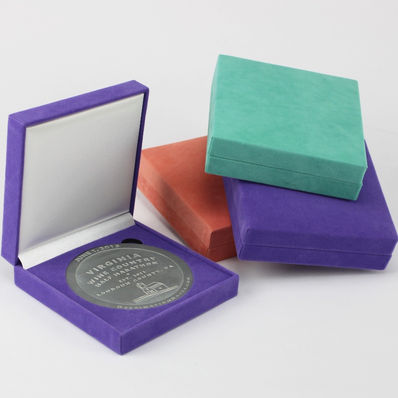 Kwadratowe pudełko flanelowe V-22S na monetę 90 * 90 mm, znaczek ＆ medal itp. Mm. 128 * 128 * 34, waga około 170g