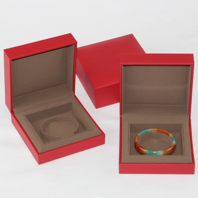 Znakomita szkatułka do opakowań na biżuterię o wysokiej jakości czerwoną bransoletę z pianką gąbkową, rozmiar 115*115*45mm