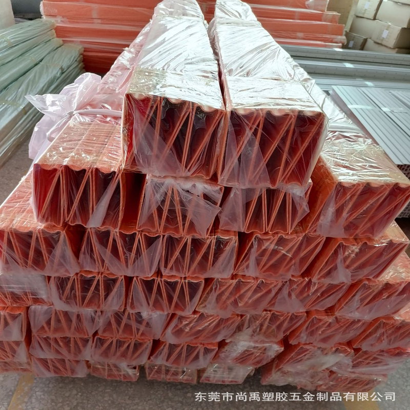 Niestandardowe wytłaczanie profili z PCV z tworzywa sztucznego do pakowania w stal