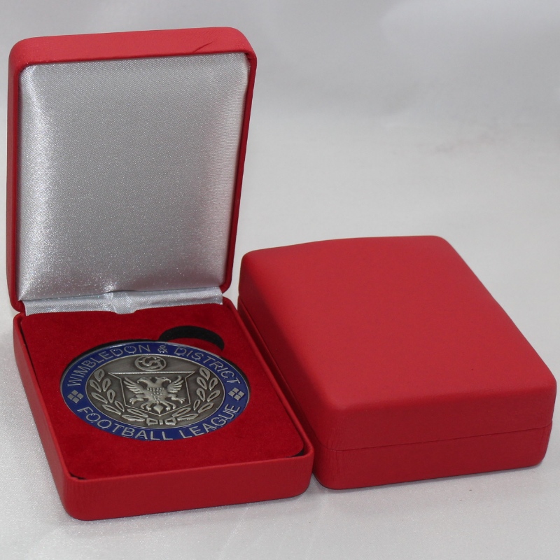 Pozycja Pudełko na medal T-03 pokryte flanelą lub skórą PU na monety 35-50mm, znaczek ＆ mały medal itp. Mm. 70 * 91 * 35mm, waga ok. 92g