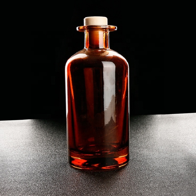 Butelka szklana z kolorowym dyfuzorem trzcinowym o wysokiej jakości