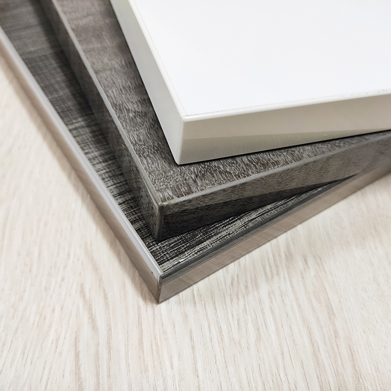 Dlaczego panel sztuczny wymaga oklejania krawędzi?