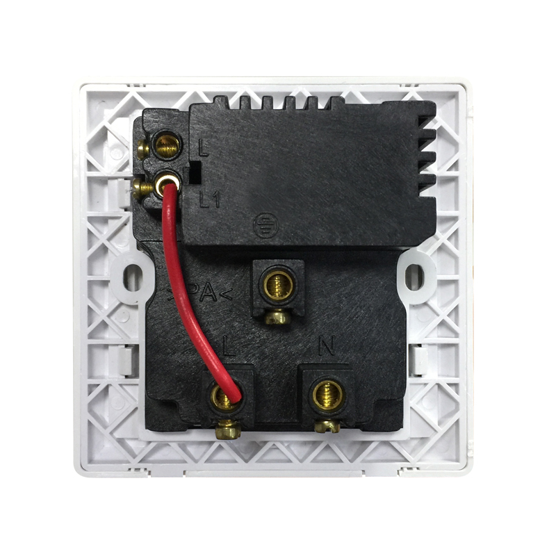 GNIAZDO NAŚCIENNE USB USB501