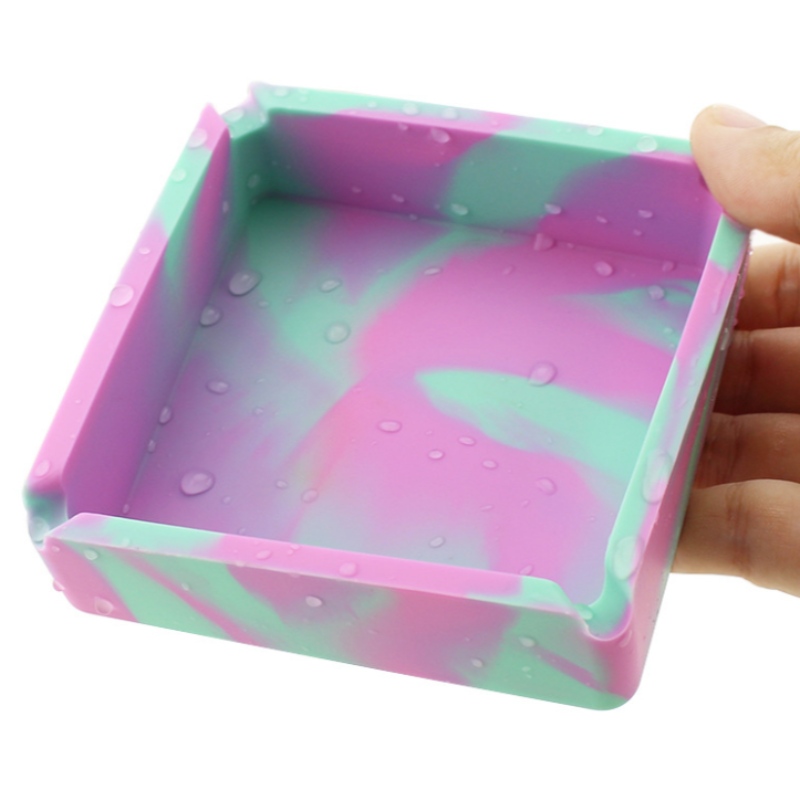 Duża kwadratowa popielniczka w kamuflażu