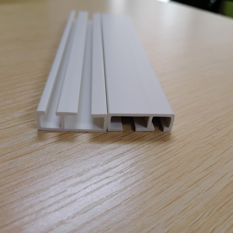 projekt i wykonanie na zamówienie Sztywny profil bieżni w kształcie litery E z PVC do części przesuwnej kurtyny