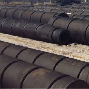 Trwałe wyposażenie doków morskich, błotniki holownicze