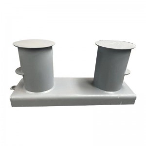 Marynarze z polerowanym brązowym polem cumowania z pojedynczym lub podwójnym poprzecznym