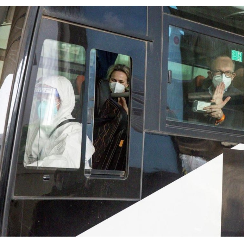 Zespół WHO ds. śledzenia pochodzenia wirusa przybywa do Wuhan