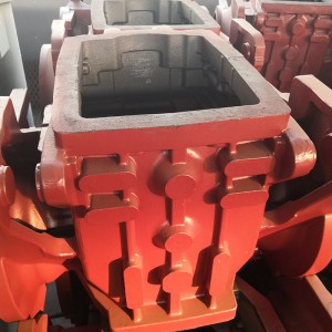 Duża skrzynia biegów ciągnika