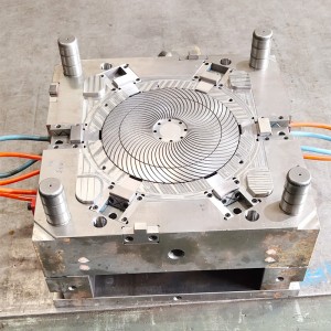 Chiny Fabryka wysokiej jakości niestandardowych form wtryskowych z tworzyw sztucznych