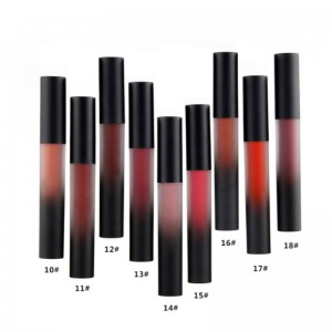 Nowy Supermatte Lipgloss.