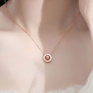 Nowy mały ładnynaszyjnik