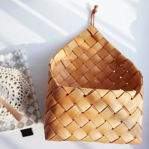 Kosz wiszący z drewna