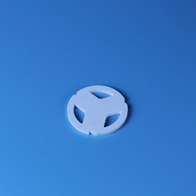 O twardości przetwarzania i britości 99 ceramiki aluminy