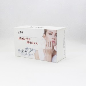 Pudełko z biżuterią