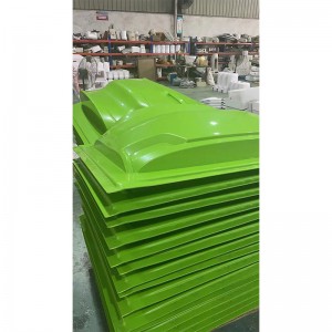 Plastikowa skorupa samochodu bez kierowcy