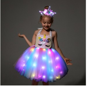 2022 Dziewczyny dziewczyny urocze kostiumy jednorożca z LED Light Up Dress for Halloween Birthday Party Prezent Rękaw