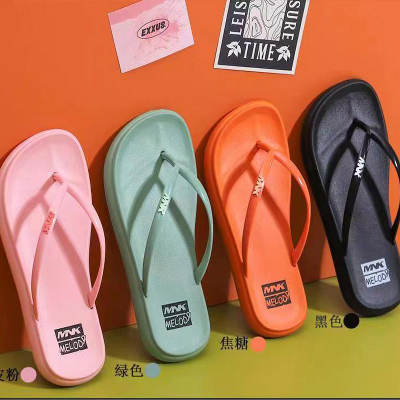 Nosić wygodne kapcie, aby chronić nasze stopy