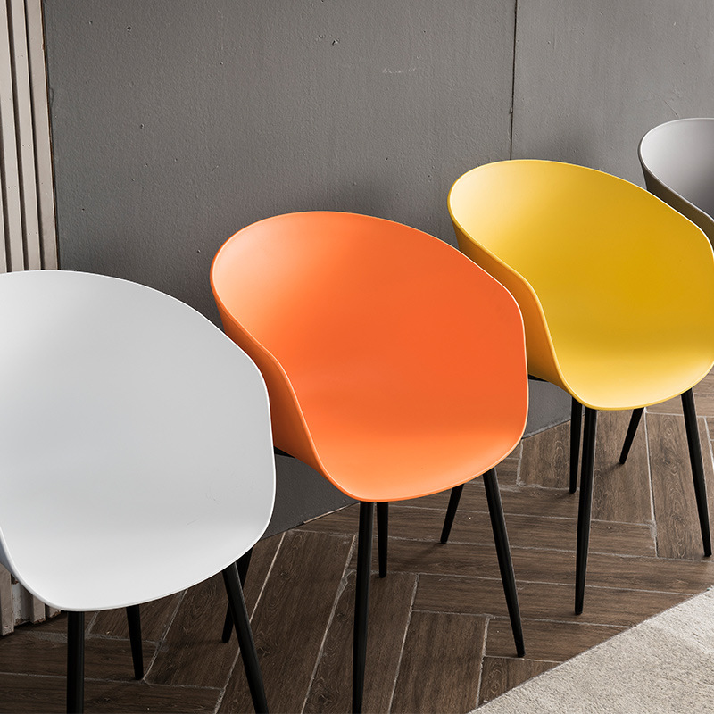 Nowoczesny włoski styl francuski Wysokiej jakości plastikowy Pp Shell Kuchnia Jadalnia Plastikowe krzesło do jadalni