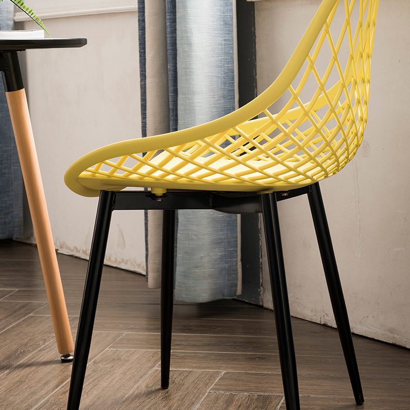 Wysokiej jakościnowoczesny design chińskie fabryczne plastikowe krzesło z siatki jadalnia PP siedzenie plastikowe krzesła do jadalni