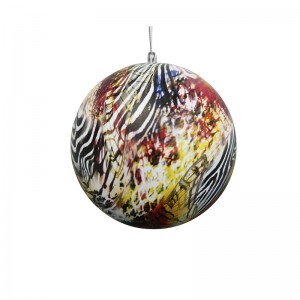 Boże Narodzenie rzeczyna świąteczną atmosferę piłki