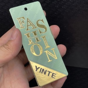 Karta wisząca proces drukowania pozłacania