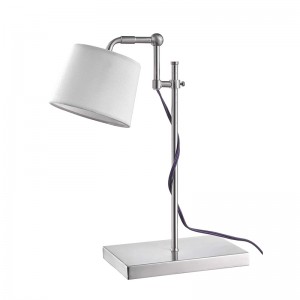 Regulowana lampa zadaniowa w stacji pracy w pokojach