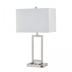 Lampka biurka Gatsby z szczotkowanym wykończeniemniklu, dwa punkty sprzedaży, przełącznik wahacza ON/off i port USB