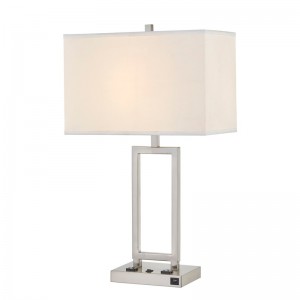 Lampka biurka Gatsby z szczotkowanym wykończeniemniklu, dwa punkty sprzedaży, przełącznik wahacza ON/off i port USB