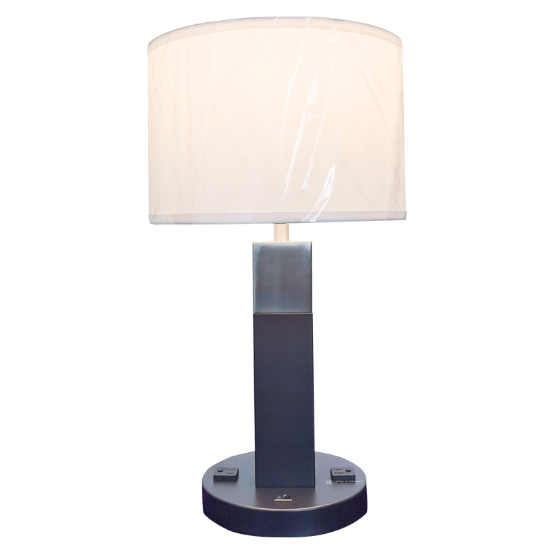 Dwa tony czarne i szczotkowanenikielowe lampa stołowa z przełącznikiem rockera ON/off i dwoma wygodnymi punktami sprzedaży w pokoju gościowym