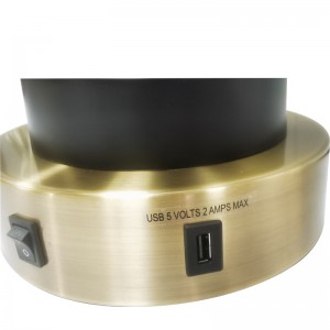 Niestandardowa lampanoca z antycznym mosiądzem i czarnym wykończeniem, przełącznik rockera ON/off, wygodne zbycie i port ładujący USB w pokoju gościnnym