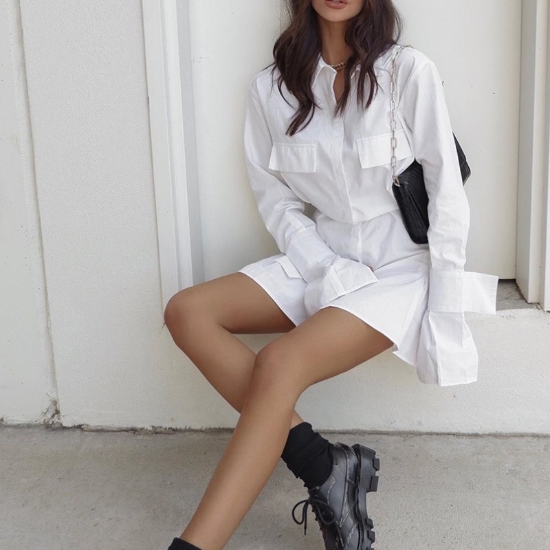 Francuska biała sukienka z talią i mankietami oraz długimi zakładkami dla kobiet 2023 Nowy projekt talii i stały kolorowy spódnica z długimi rękawami