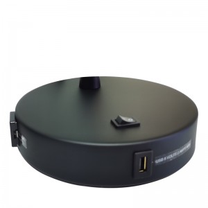 Matowe czarne światło biurka z przełącznikiem rockera ON/off, wygodnym punktem sprzedaży i portem ładowania USB w hotelowym pokoju gościowym