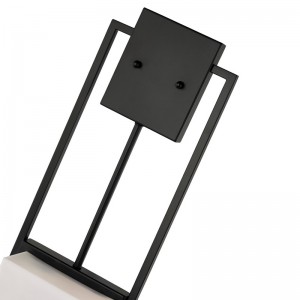 Hotel Hotel Tinkonce z matowym czarnym wykończeniem i prostokątnym akrylowym odcieniem w hotelu typowym korytarzem