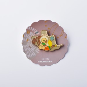 Dostosowywany imitacja emalia z logo obrazu, bezpłatna opłata za próbkę, odpowiednia do kolekcji, złote metalowe uroki, szpilka, miękka szkliwo