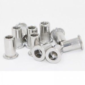 Nakrętki radełkowane z łbem płaskim ze stalinierdzewnej