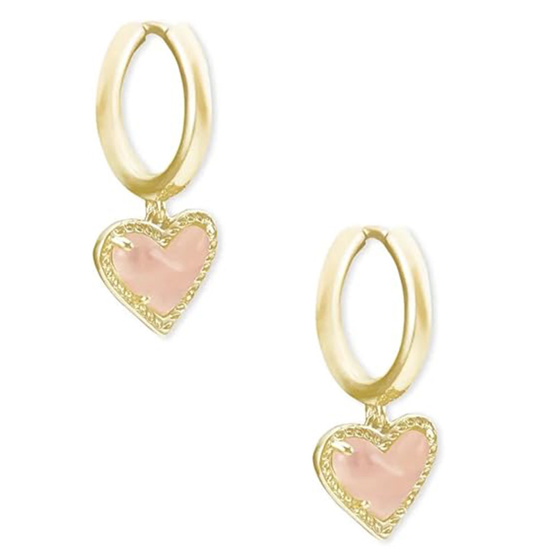 Blush Heart Charm Kolczyki Hoop Serce Huggie Kolczyki dla kobiet, modna biżuteria