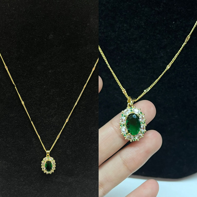 Regal Emerald Elegance Gold-Platowany zielonynaszyjnik z kamieni szlachetnych z błyszczącymi akcentami