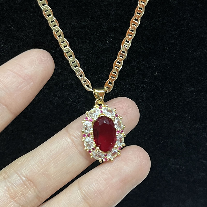 Naszyjnik Royal Ruby Halo z diamentem & Różowe szafirowe akcentyna 14 -karatowym złotym łańcuchu