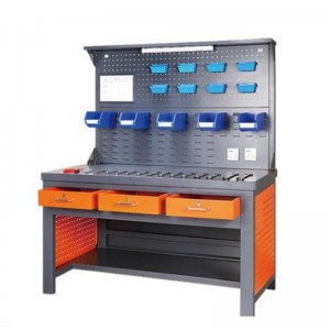 Zakład warsztatowy z paskiem oświetleniowym i tablicą