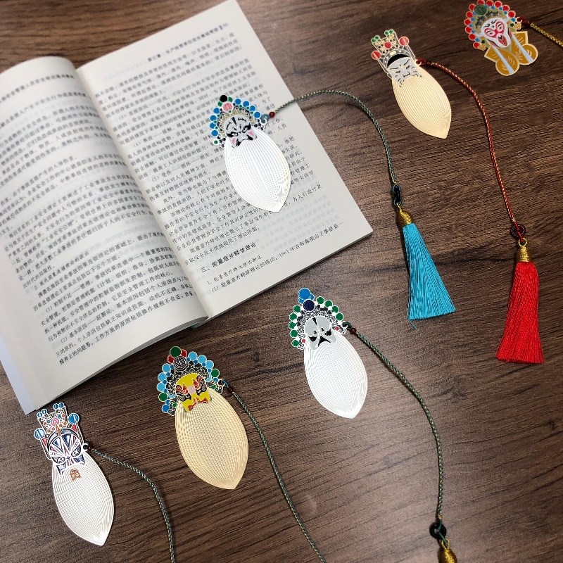 Chińska zakładka do maski operowej